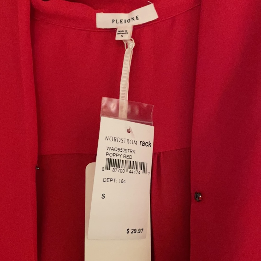 Red blouse - Picture 3 of 3